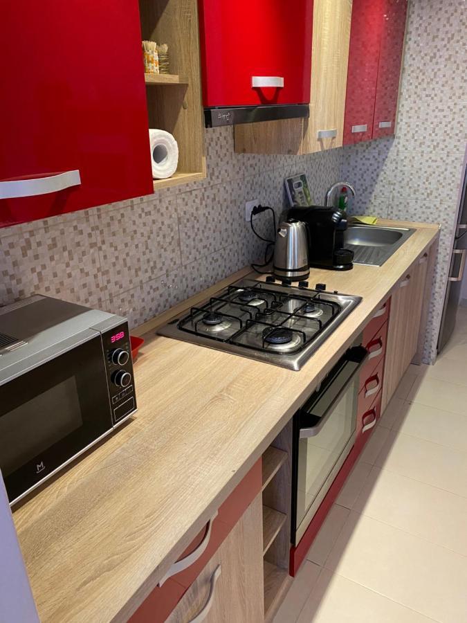 Igi Red Flat With Free Private Parking