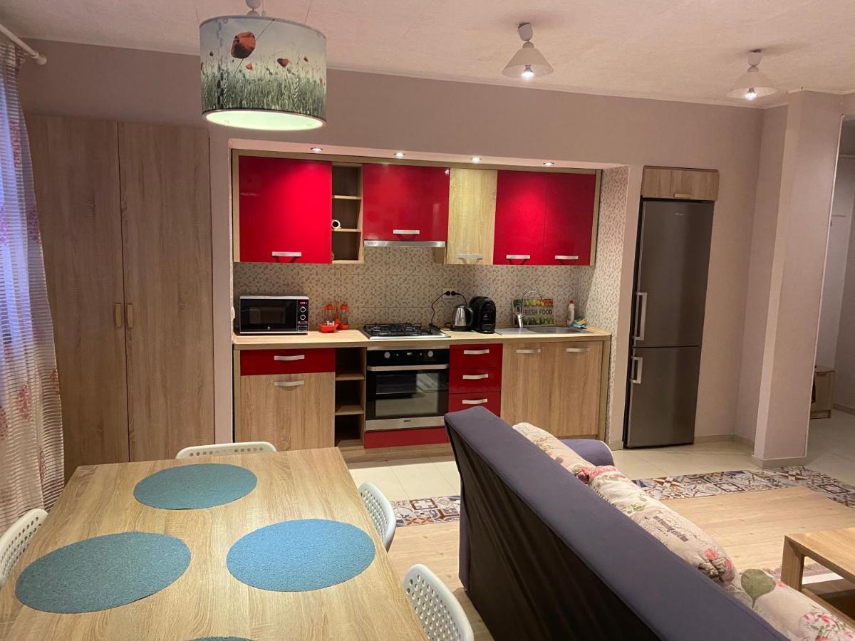 Igi Red Flat With Free Private Parking